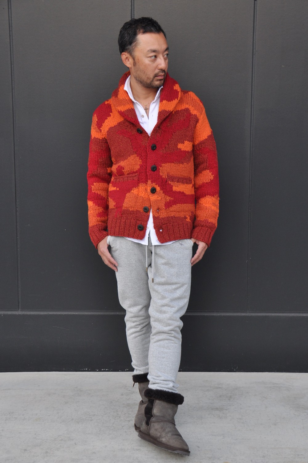 派手好きにはお勧めなカラーのド派手なショールカラーカーディガンを大人っぽく可愛くスタイリング 8 Gossip